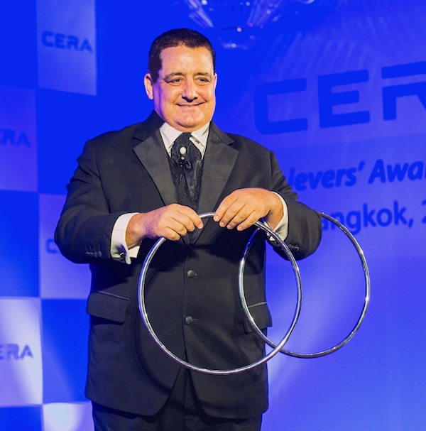 certa-show-illusionist-joe-conrad-linking-rings